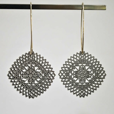 Pendientes de madera flor largos | PLATA