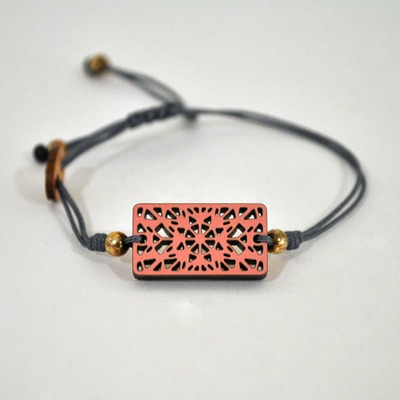 Pulsera de cuero con pieza de madera cruz | ROSA