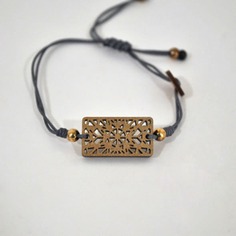 Pulsera de cuero con pieza de madera cruz | DORADO