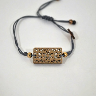 Pulsera de cuero con pieza de madera cruz | DORADO