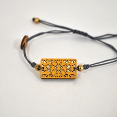 Pulsera de cuero con pieza de madera cruz | MOSTAZA